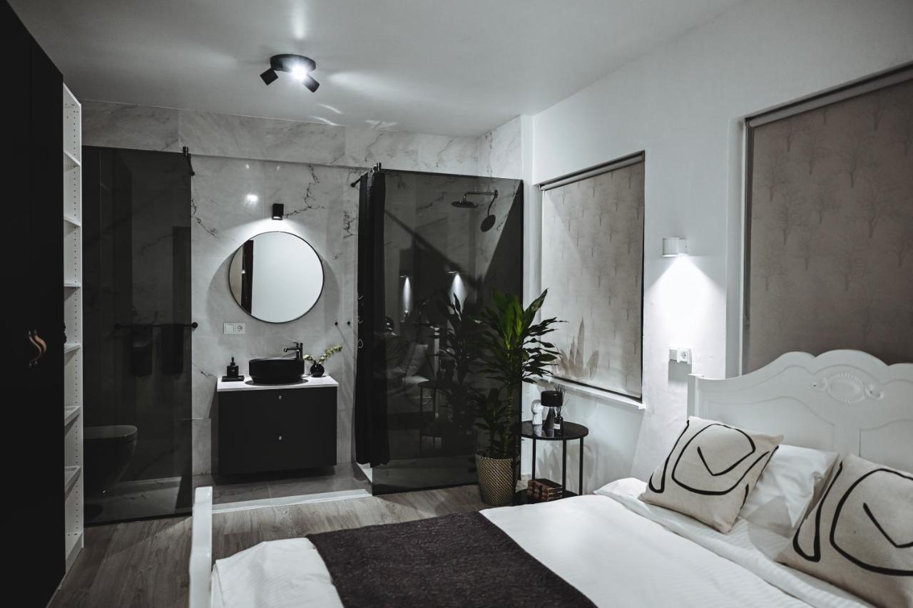 Alka - Cozy Room By The Sea With Private Hot Tub Njarthvik Kültér fotó