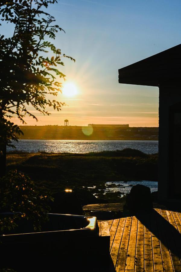 Alka - Cozy Room By The Sea With Private Hot Tub Njarthvik Kültér fotó